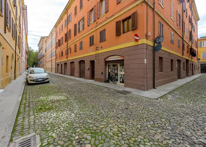 Binario 11 - Centro, Stazione, Netflix * 모데나