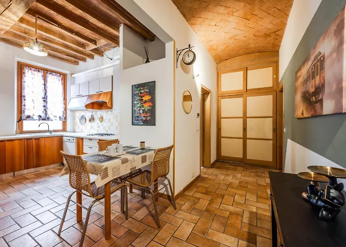 Binario 11 - Centro, Stazione, Netflix 아파트 *