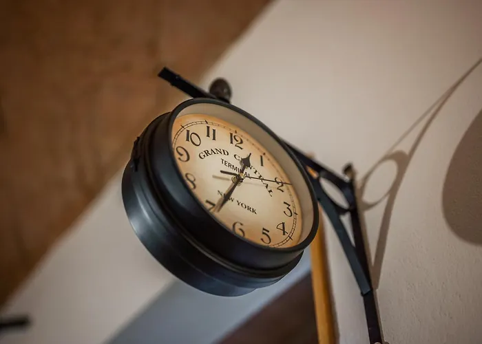 Binario 11 - Centro, Stazione, Netflix Модена